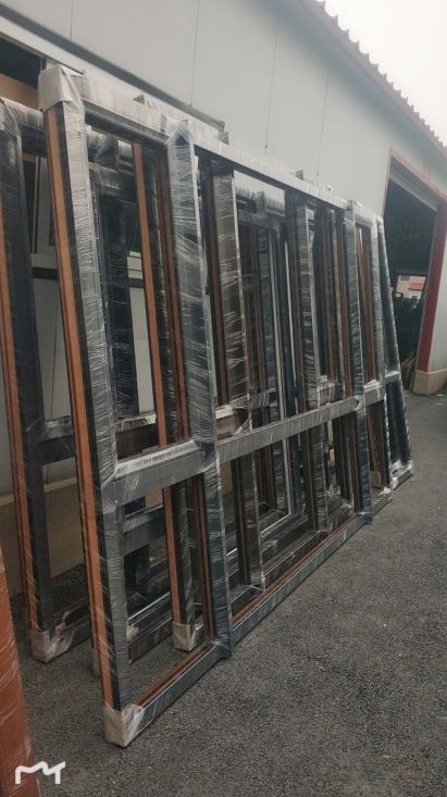 鞍山市天乙門窗工業(yè)有限公司沈陽經(jīng)銷商所訂貨品已完成，經(jīng)過檢驗(yàn)后進(jìn)行包裝，準(zhǔn)備發(fā)貨。(圖5)