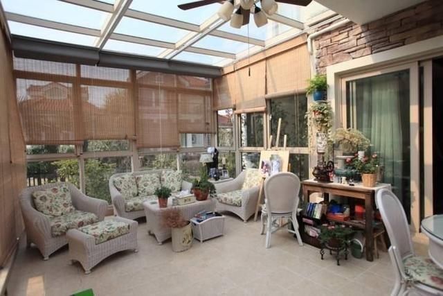 露天院子封閉成陽光房，農(nóng)村又一景色，這么裝修的不在少數(shù)